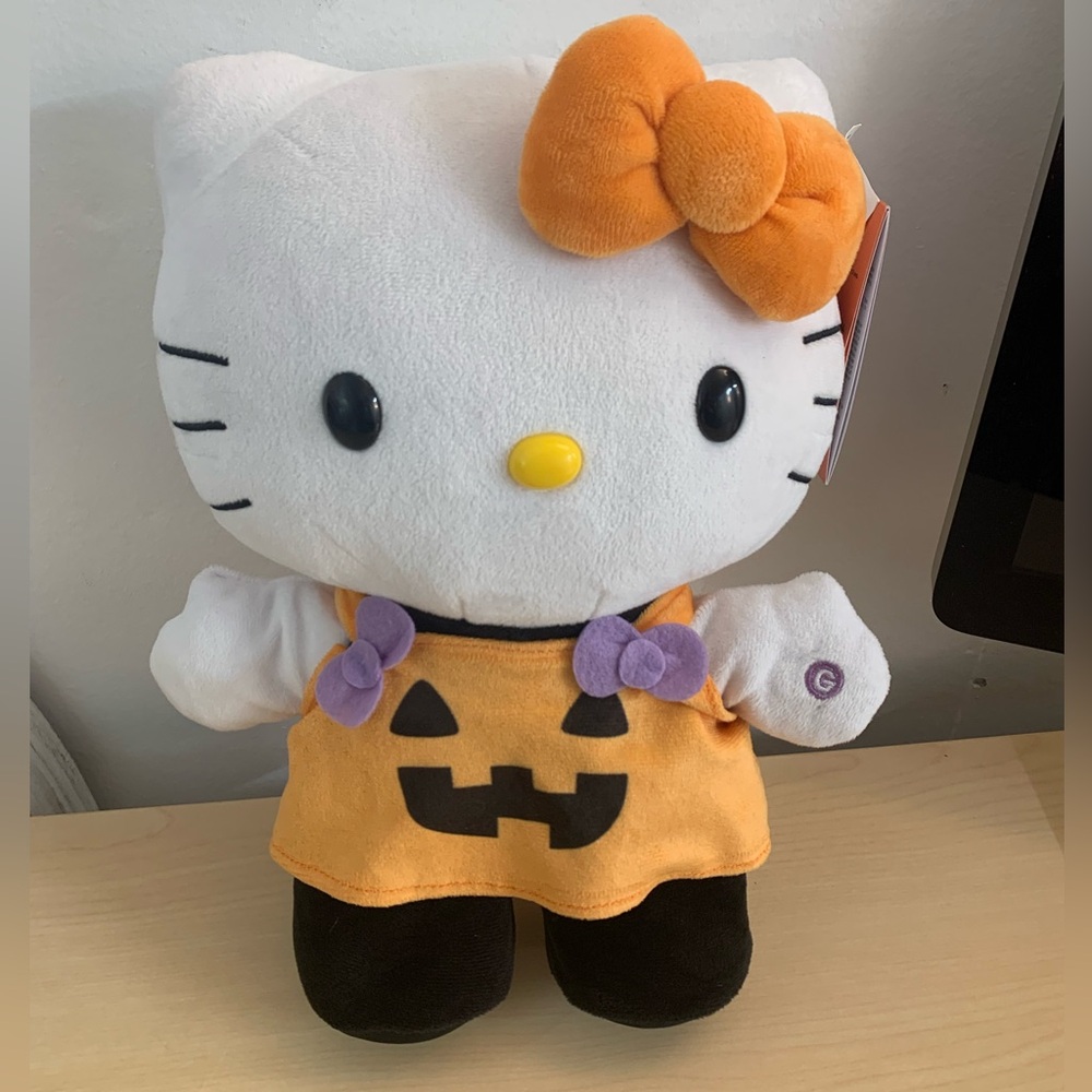 NWT Sanrio HELLO KITTY Halloween Pumpkin Side-Stepper 12” Musical Dancing Plush